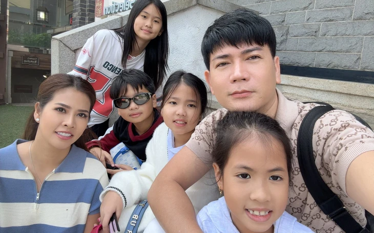 Nam ca sĩ Việt 'ngồi không' cũng có 200 triệu mỗi tháng là ai?