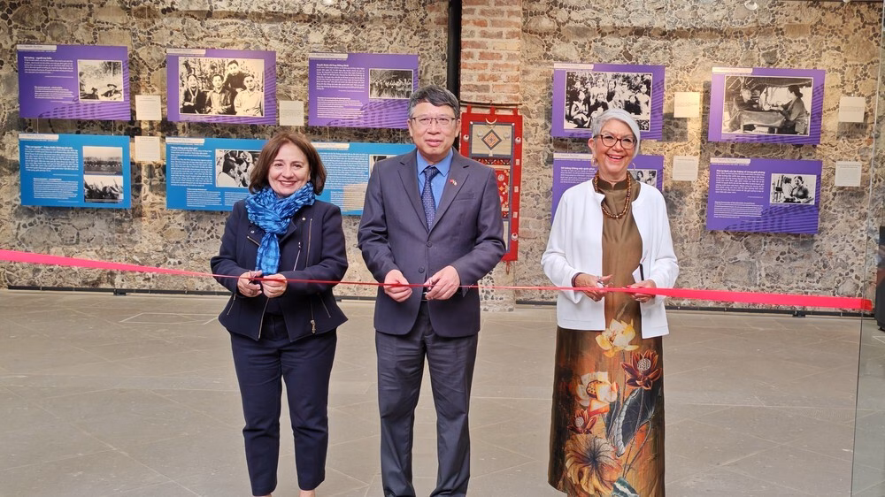 Triển lãm ảnh tôn vinh Đội quân tóc dài tại Mexico City