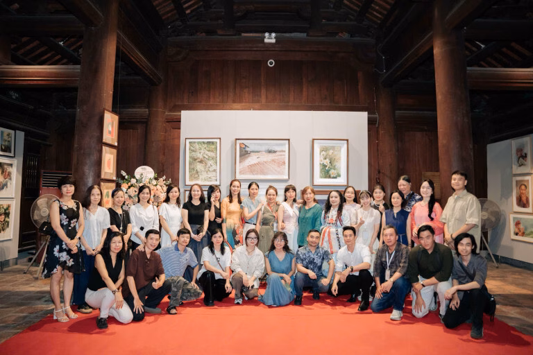 Triển lãm ‘Nối’ tôn vinh vẻ đẹp quê hương qua tranh màu nước