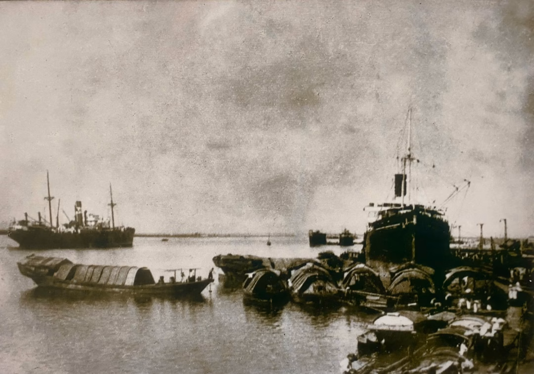 Tưởng nhớ Nguyễn Đức Cảnh – tấm gương cách mạng sáng ngời Cảng Hải Phòng - nơi đồng chí Nguyễn Đức Cảnh hoạt động và lãnh đạo phong trào công nhân trong thời gian 1929-1930. Ảnh: Khu lưu niệm đồng chí Nguyễn Đức Cảnh