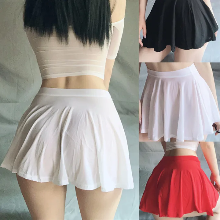 Mặc Chân Váy Xếp Ly Xuyên Thấu Có Thực Sự Gợi Cảm Như Bạn Nghĩ?