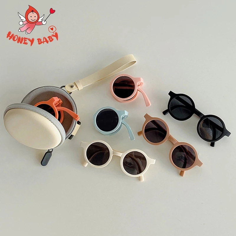 Làm thế nào để chọn kính mát cho bé vừa chống tia UV vừa không làm phiền con khi hoạt động ngoài trời?