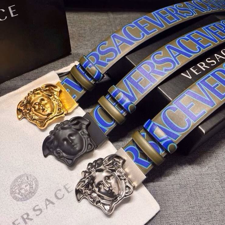 Làm thế nào để chọn thắt lưng Versace sọc caro phù hợp với phong cách của bạn mà không làm mất đi sự tinh tế?