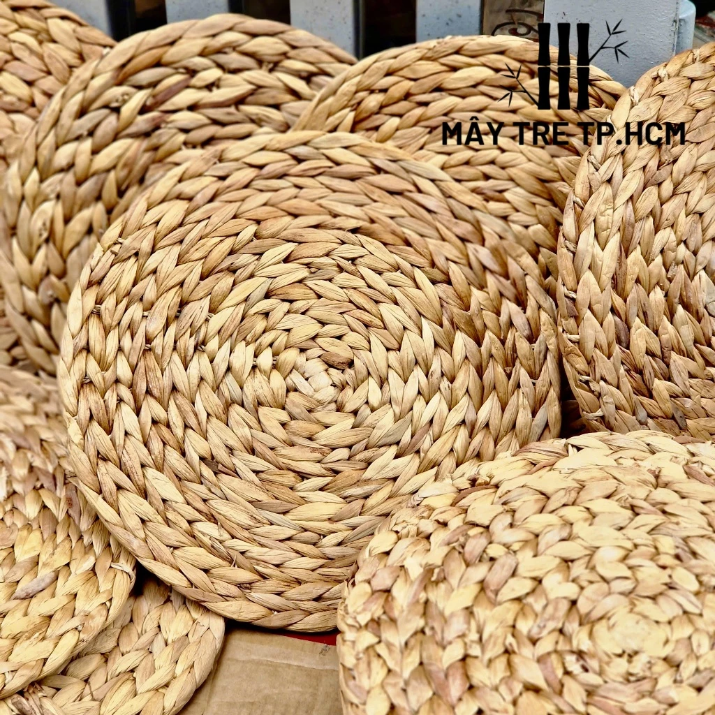 Vì sao thảm lục bình bàn ăn lại là giải pháp cho bàn ăn gia đình bạn?