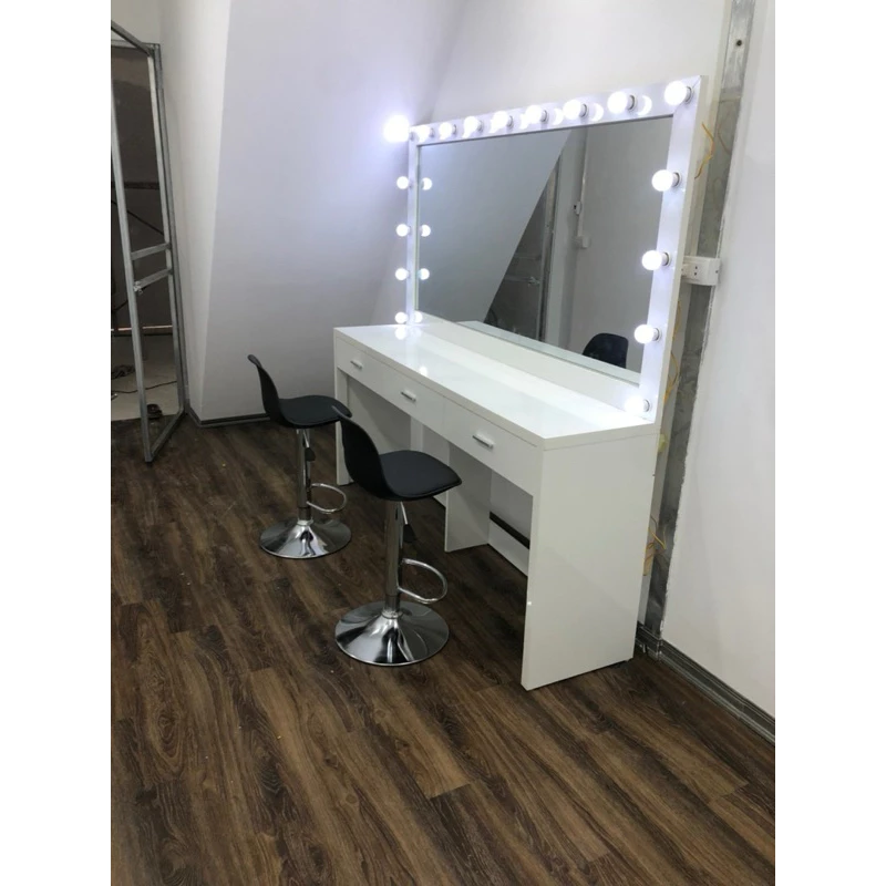 Làm sao để chọn bàn trang điểm phù hợp với không gian và nhu cầu của bạn?