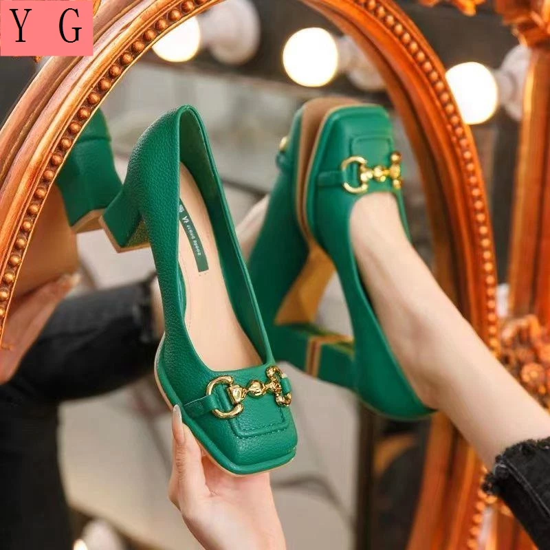 Mặc Giày Cao Gót Mới Mua Nhưng Cảm Thấy Không Thoải Mái? Lí Do Có Thể Do Bạn Chưa Biết Cách Chọn Size Phù Hợp