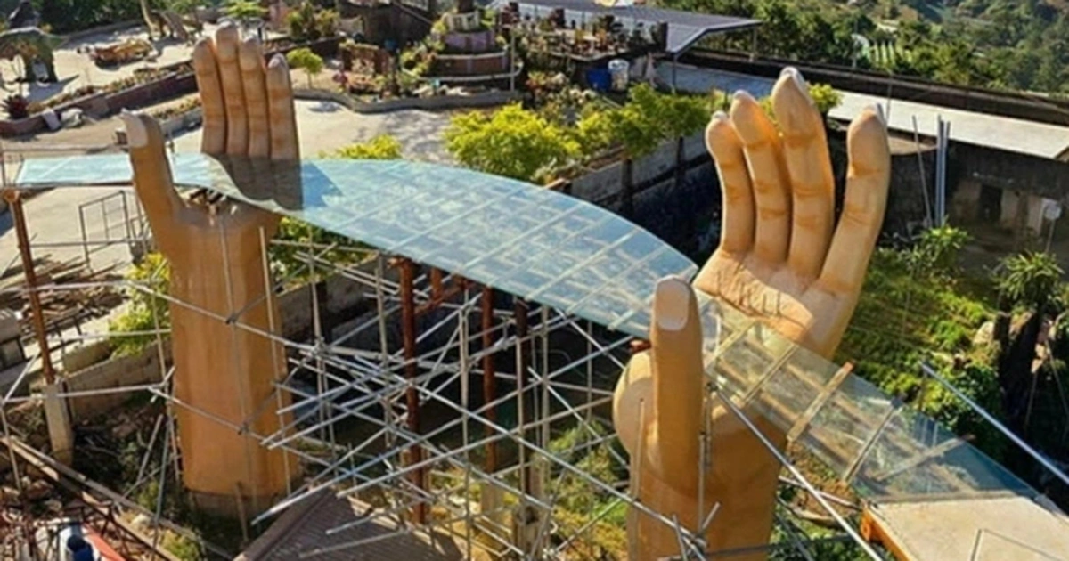 Cây cầu “nhái” Cầu Vàng ở Benguet (Philippines) gây bão