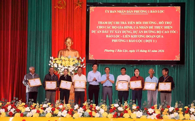 Hộ dân nhận bồi thường dự án cao tốc Bảo Lộc – Liên Khương Hộ dân ở Lâm Đồng nhận hơn 11,6 tỉ đồng bồi thường dự án cao tốc