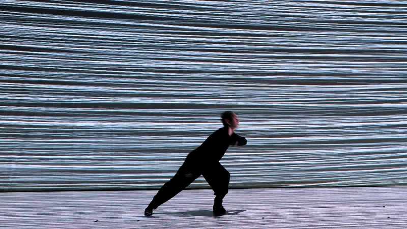 Màn trình diễn avant‑garde Hiroaki Umeda tại Nhà hát Tuổi trẻ