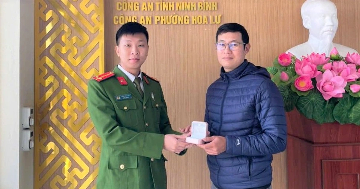 Shipper mất gói hàng chứa cặp nhẫn cưới trị giá 48 triệu đồng, được công an nhanh chóng trả lại