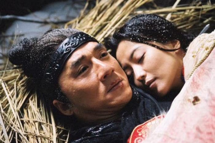 Th&agrave;nh Long v&agrave; Kim Hee Sun trong Thần Thoại