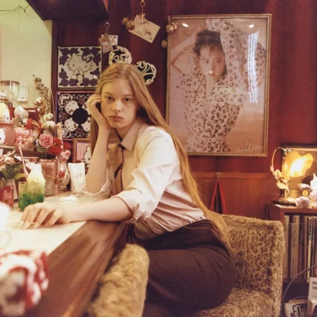 Vivian Wilson sống giản dị tại Los Angeles, kh&ocirc;ng dựa v&agrave;o gia t&agrave;i cha