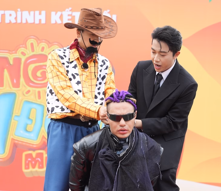 2 Ngày 1 Đêm Mùa 4: Dàn Cast Mạnh Mạnh Hoàn Toàn Mới Nhưng Có Gì Hot? Cây hài Lê Dương Bảo Lâm đang tạm dẫn đầu lượt bình chọn - Ảnh: BTC