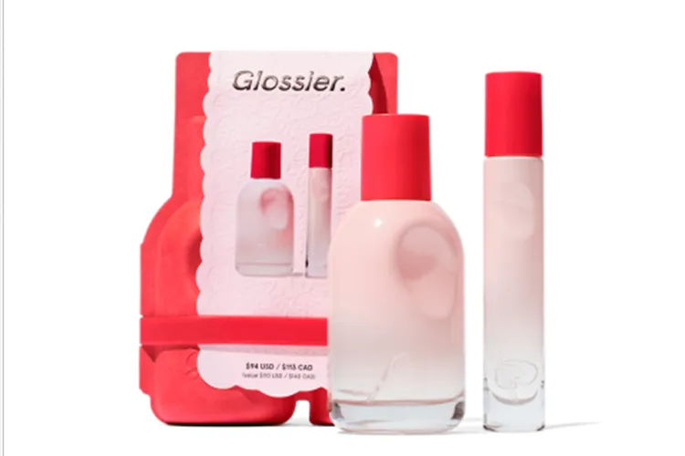 3 nghệ sĩ trang điểm tiết lộ sản phẩm Glossier yêu thích của họ Glossier You Fragrance Holiday Set