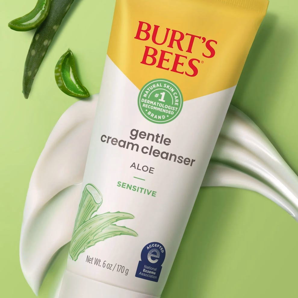 3 sản phẩm chăm sóc da đáng tiền nên đầu tư ngay Burt's Bees Gentle Cream Cleanser tube with aloe graphics, labeled for sensitive skin and dermatologist-recommended