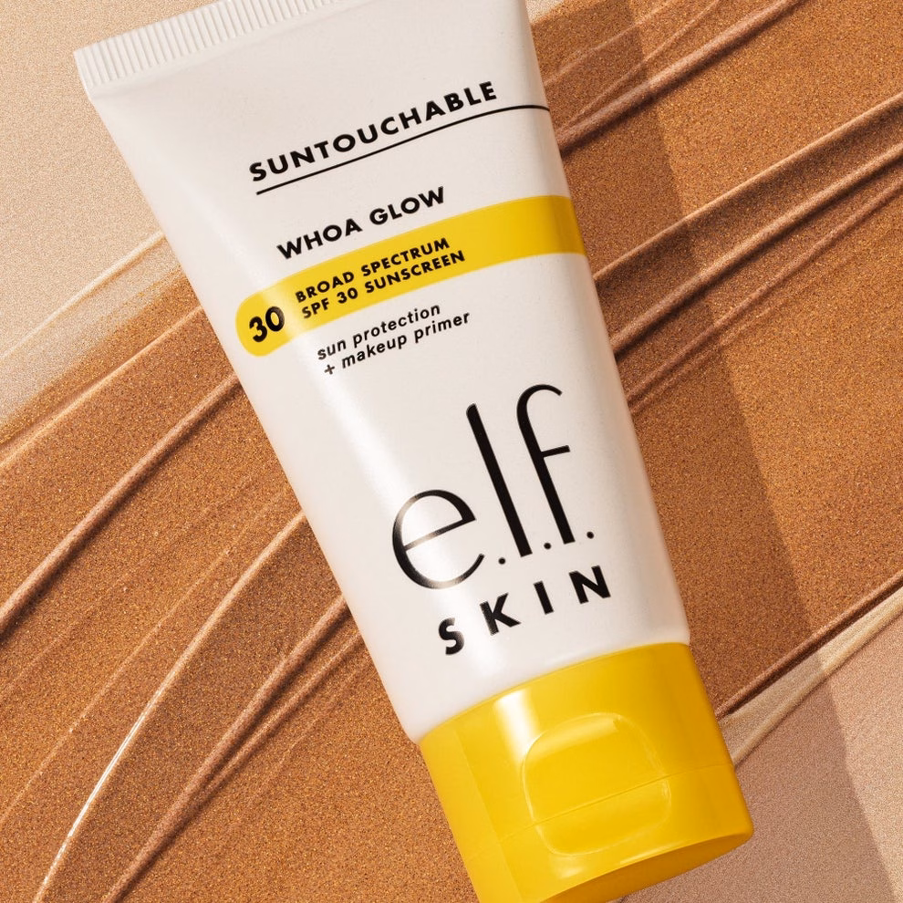 3 sản phẩm chăm sóc da và môi giúp giảm đỏ, mịn màng và cấp ẩm Tube of e.l.f. Skin Suntouchable Whoa Glow SPF 30 sunscreen, also a sun protection and makeup primer