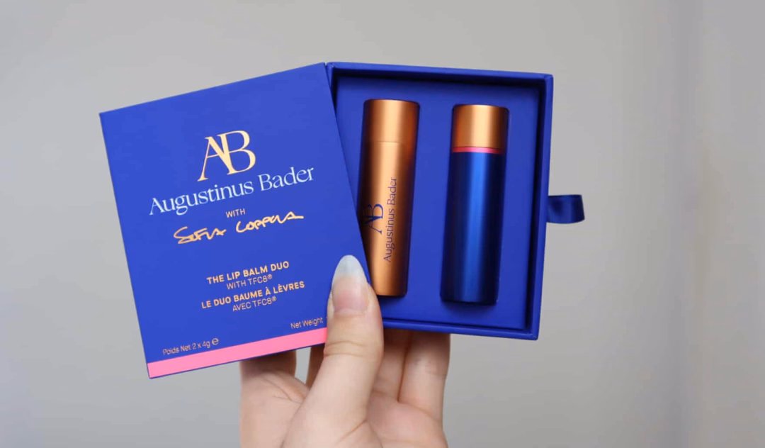 5 loại son dưỡng ẩm tốt nhất giúp môi khô ráo và được bảo vệ ‘Would make a perfect gift for even the fussiest of beauty fanatics’: the Augustinus Bader lip balm duo. Photograph: Sarah Matthews/The Guardian