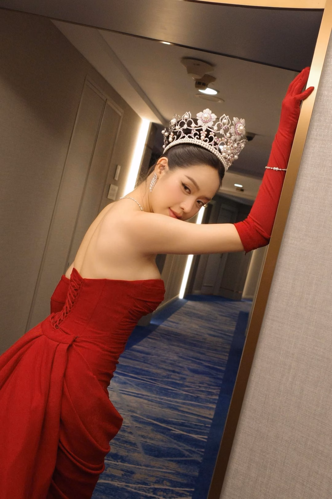 Á hậu Thanh Thủy gây ấn tượng tại sự kiện quốc tế với style táo bạo