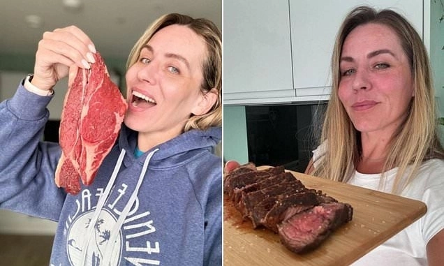 Chuyên gia IT người Anh - Laura Sliazaite - từ bỏ ăn chay sau 13 năm và chuyển sang chế độ ăn carnivore.