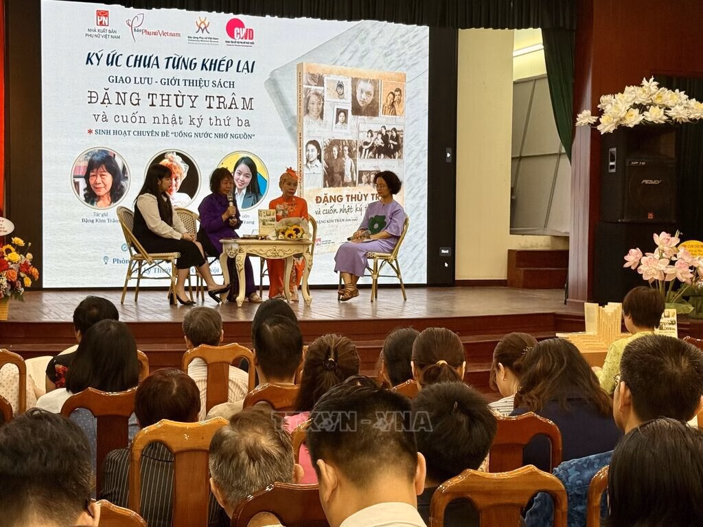 Bác sĩ Đặng Thùy Trâm: Nhật ký tuổi thơ và những ước mơ khoa học Cuốn sách "Đặng Thùy Trâm và cuốn nhật ký thứ ba".