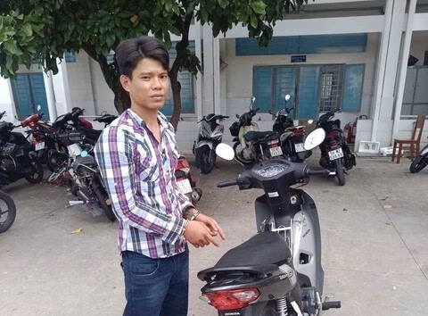 Băng trộm chuyên “săn” xe máy không khóa bị bắt giữ