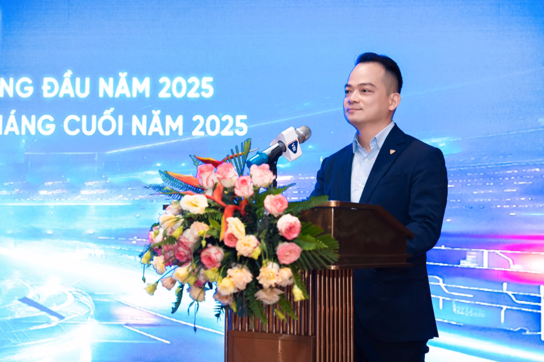 Bảo hiểm VietinBank: Doanh thu vượt 2.200 tỷ đồng, tăng trưởng ấn tượng trong 6 tháng đầu năm Phó Tổng Giám đốc Bùi Thị Thanh Xuân trình bày báo cáo hoạt động kinh doanh 6 tháng đầu năm 2025