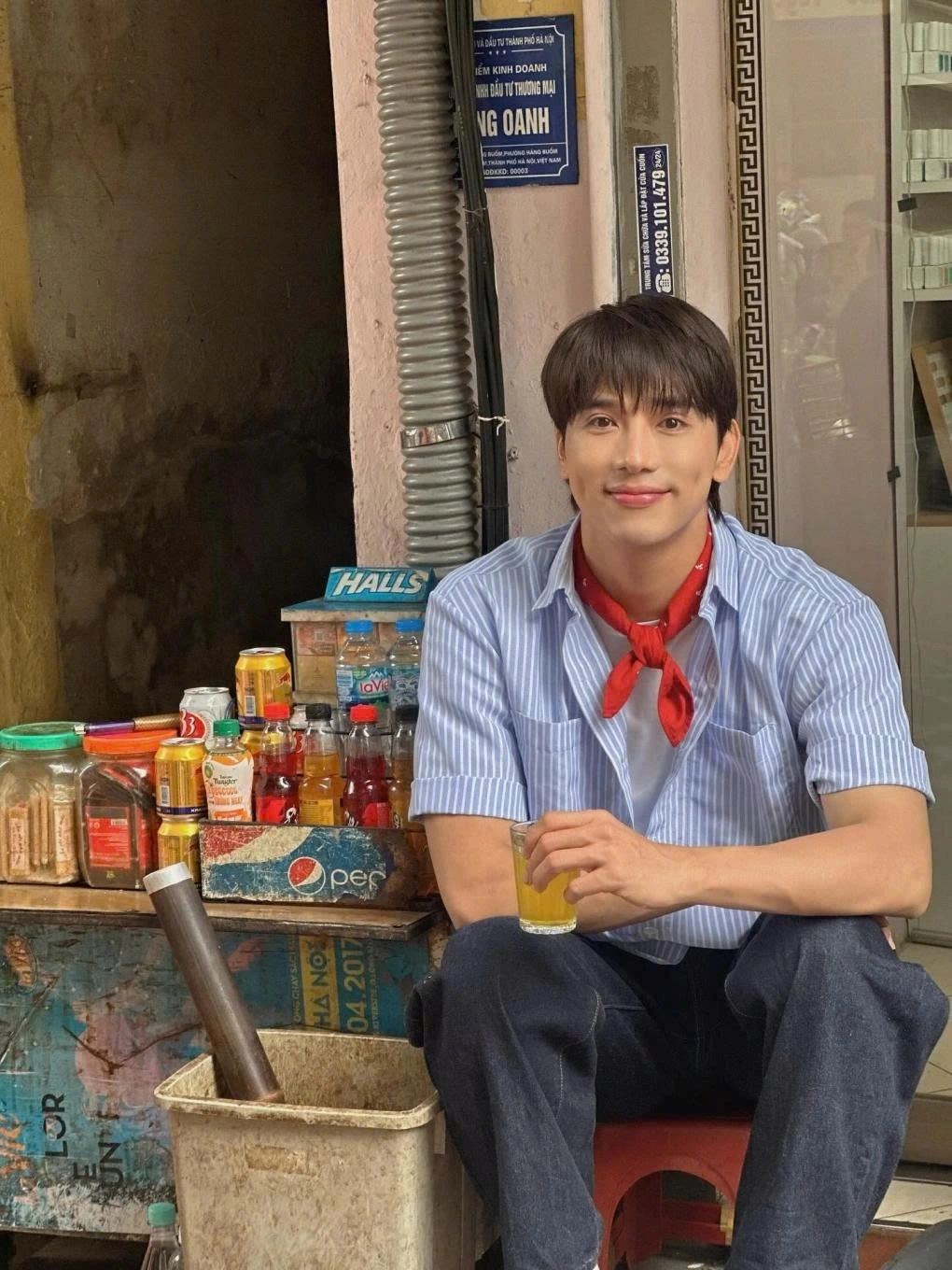 Bảo Thanh đăng ảnh gia đình 4 thế hệ gây xúc động Diễn viên Thuận Nguyễn lang thang quán xá ở Hà Nội.