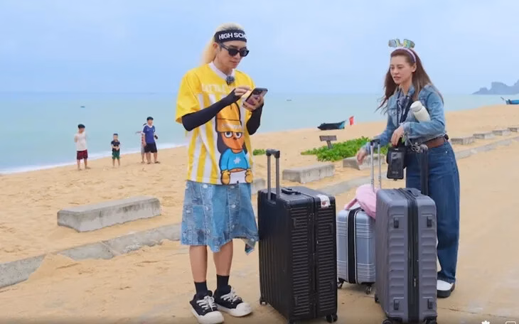 BB Trần và Bùi Lan Hương lên sóng Gia đình Haha tập 3 Khi tham gia Chị đẹp đạp gió, Bùi Lan Hương gây ấn tượng mạnh với tài năng, cá tính âm nhạc, sự hài hước. Nữ ca sĩ hứa hẹn sẽ là sắc màu đặc biệt ở Gia đình Haha.