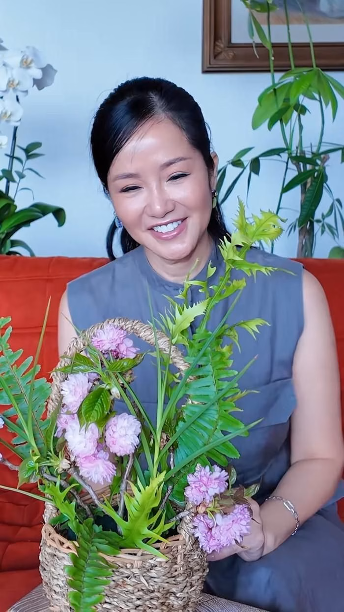 Ca sĩ Hồng Nhung hé mở không gian sân thượng penthouse với vườn hoa rực rỡ Hành trình vượt bạo bệnh của ca sĩ Hồng Nhung nhờ khu vườn trên cao và không gian 'chữa lành'- Ảnh 33.