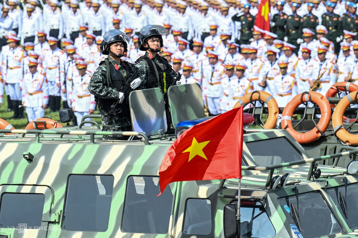 Xe thuộc chủng loại bán quân sự, cấu tạo từ thép đặc chủng, hoạt động trên mọi địa hình thực hiện nhiệm vụ đặc biệt như phòng chống bạo loạn, thiên tai và tìm kiếm cứu hộ cứu nạn.