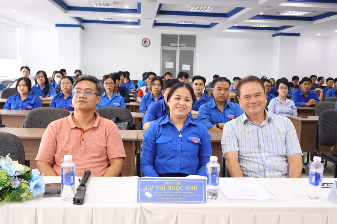 Cần Thơ: Tọa đàm khởi nghiệp giúp thanh niên tự tin bước vào kỷ nguyên mới Chị Lư Thị Ngọc Anh - Phó Chủ tịch Ủy ban Mặt trận Tổ quốc Việt Nam TP. Cần Thơ, Bí thư Thành đoàn Cần Thơ tham dự chương trình.