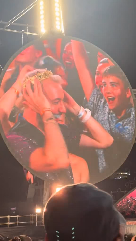 Khoảnh khắc CEO Astronomer bị phát hiện ngoại tình với nhân viên - Video: Instaagraace