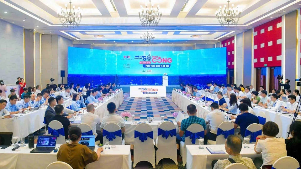 Phó Tổng Giám đốc VOV Phạm Mạnh Hùng phát biểu khai mạc diễn đàn.