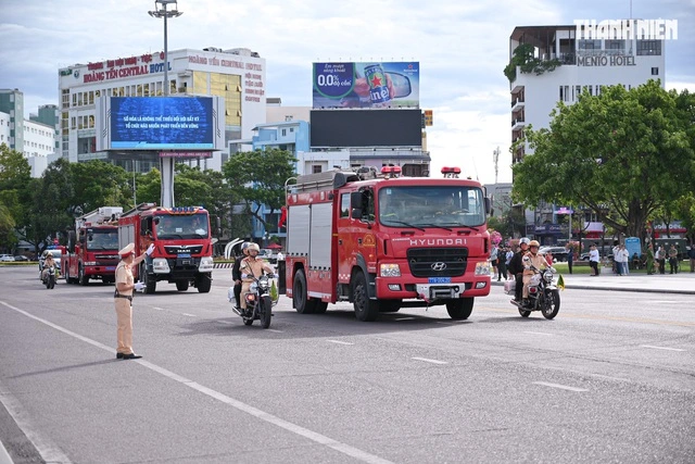 Công an Gia Lai ra quân tấn công tội phạm trong dịp lễ Mãn nhãn với màn biểu diễn võ thuật trong lễ ra quân của Công an tỉnh Gia Lai- Ảnh 30.