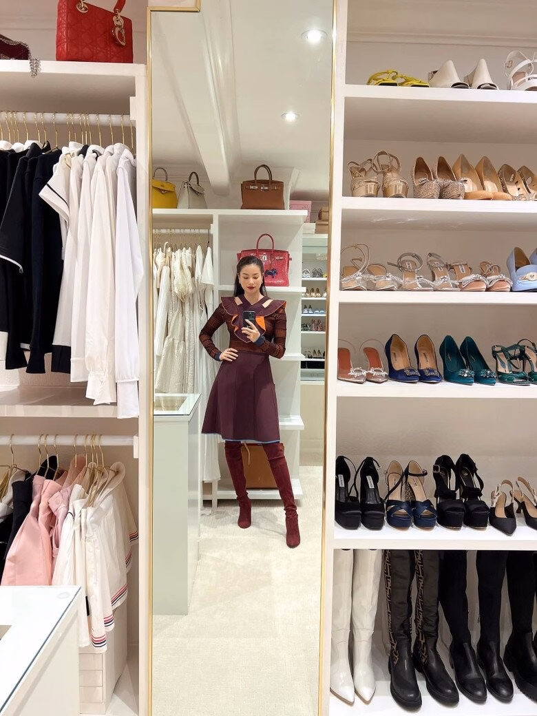 Cuộc sống của hai nàng hậu Phạm Hương và Võ Hoàng Yến ở Mỹ sau khi lấy chồng Người đẹp 9X có cuộc sống xa hoa, sang chảnh nơi xứ người.