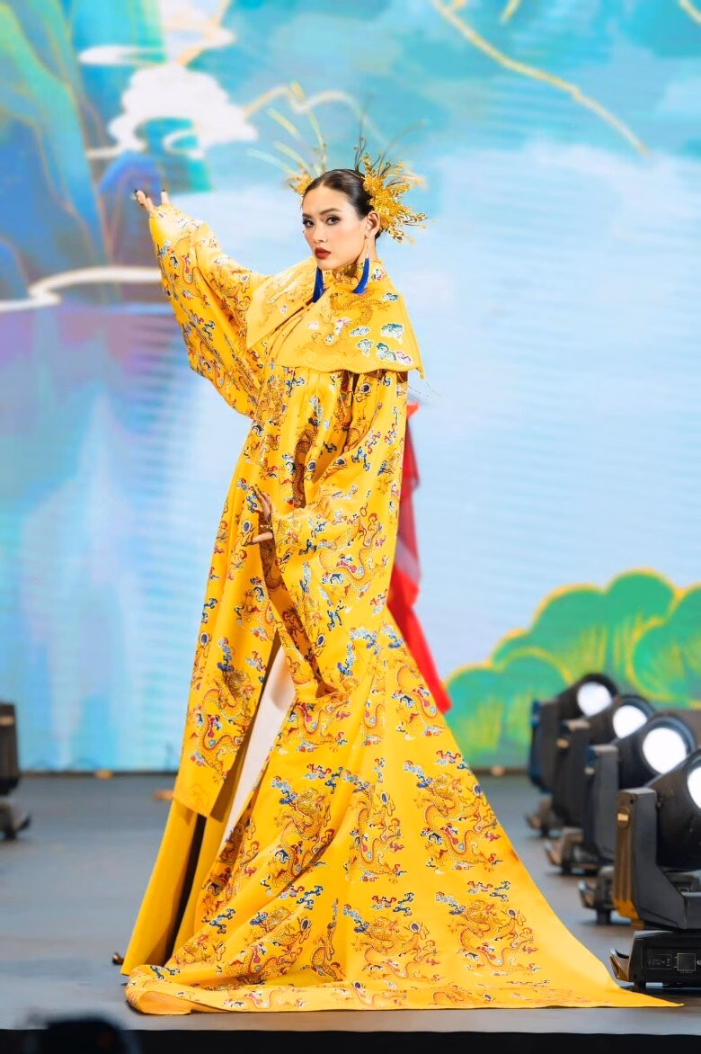 Cuộc sống của hai nàng hậu Phạm Hương và Võ Hoàng Yến ở Mỹ sau khi lấy chồng Người đẹp được ông xã ủng hộ làm nghề.