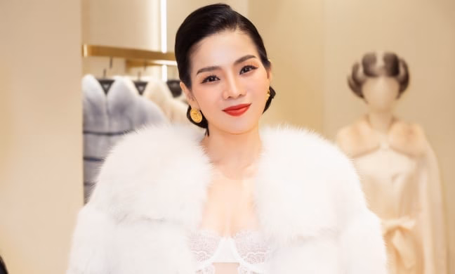 Cuộc sống đối lập của Lệ Quyên Nhật Bản và Lệ Thu Việt Nam Sở thích mua áo lông thú sang chảnh của ca sĩ Lệ Quyên