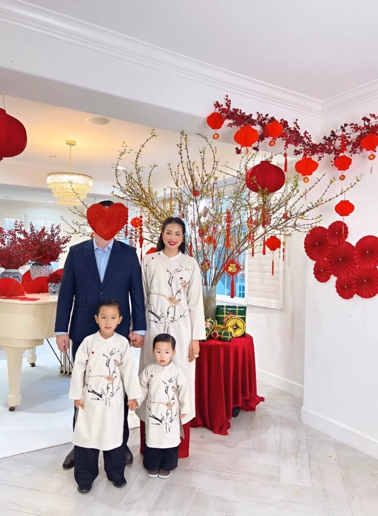Cuộc sống hiện tại của hai nàng hậu Phạm Hương và Võ Hoàng Yến ở Mỹ Phạm Hương và gia đình sống trong căn dinh thự trắng xa hoa.