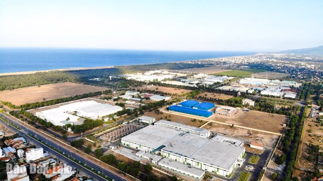 Đắk Lắk cần tăng trưởng 8,64% trong 6 tháng cuối năm để đạt mục tiêu 8% Khu Kinh tế Nam Phú Yên được xác định là một trong 8 khu kinh tế ven biển trọng điểm của cả nước. Ảnh: Ngọc Thắng