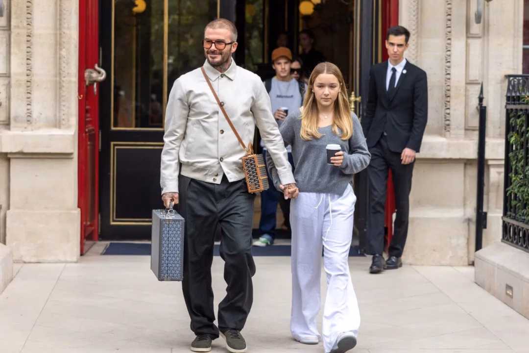 David Beckham và bộ sưu tập túi xách hàng hiệu ‘khủng’ từng khiến dân tình một phen ‘đau ví’ David Beckham thích xuống phố với túi hàng hiệu cỡ khủng, có giá đắt đỏ - 1