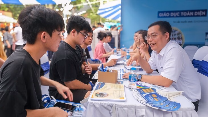 Điểm chuẩn đại học 2025 khó đoán, vì sao?