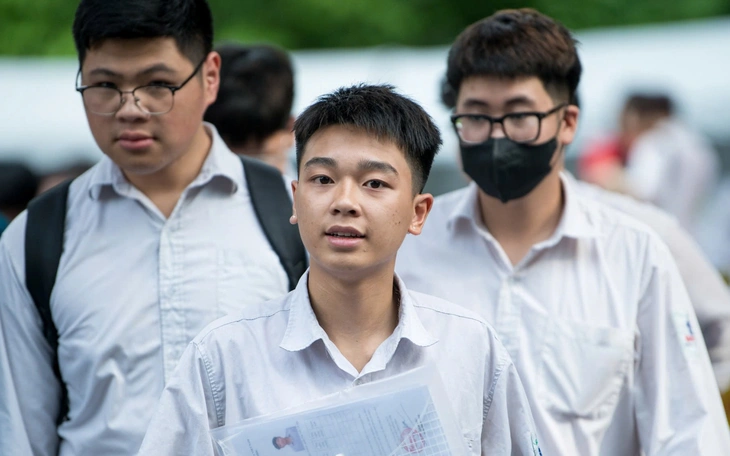 Điểm chuẩn Đại học Kinh tế quốc dân cao nhất trên 36 điểm Biến động điểm chuẩn Đại học Kinh tế quốc dân - Ảnh 2.