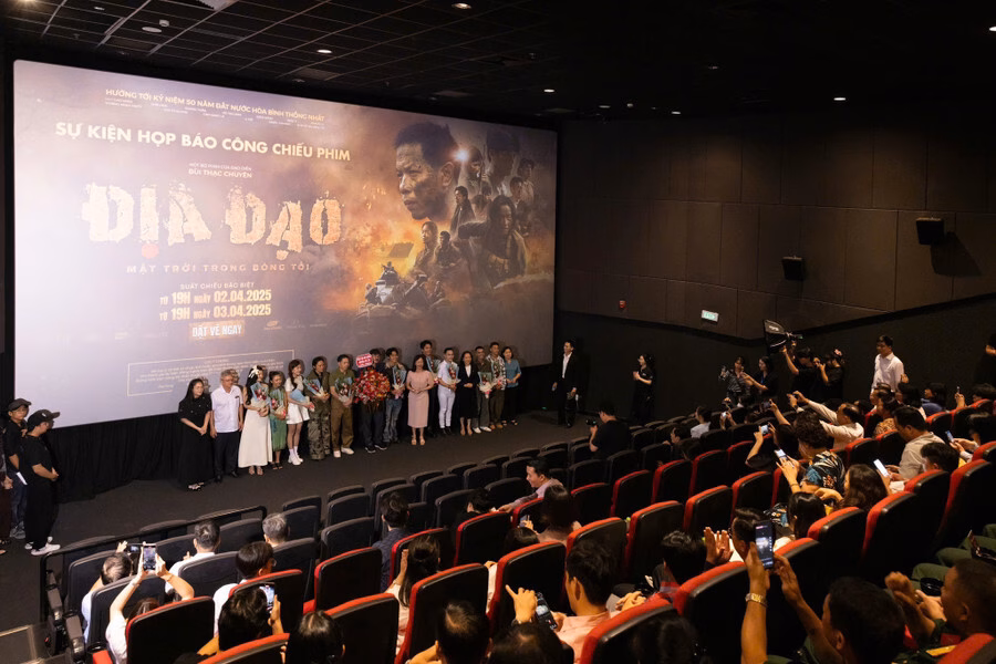 Điện ảnh Việt Nam: Bản sắc văn hóa tạo nên dấu ấn trên màn hình Hội thảo 'Việt Nam - Thị trường năng động châu Á và điểm đến mới cho các đoàn làm phim quốc tế' tại Liên hoan phim quốc tế Cannes lần thứ 78. Ảnh: VFDA