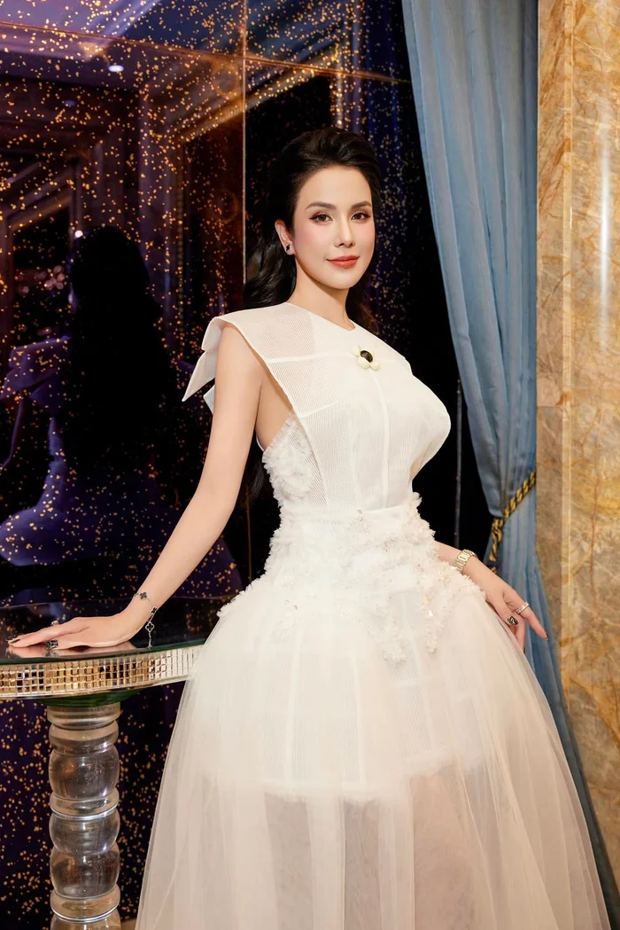 Diệp Lâm Anh đối mặt với phản ứng dữ dội về quan điểm tình yêu và cuộc sống cá nhân Cách Diệp Lâm Anh tự lên tiếng bảo vệ bản thân đã nhận về nhiều phản hồi tích cực từ người hâm mộ. Ảnh: FBNV
