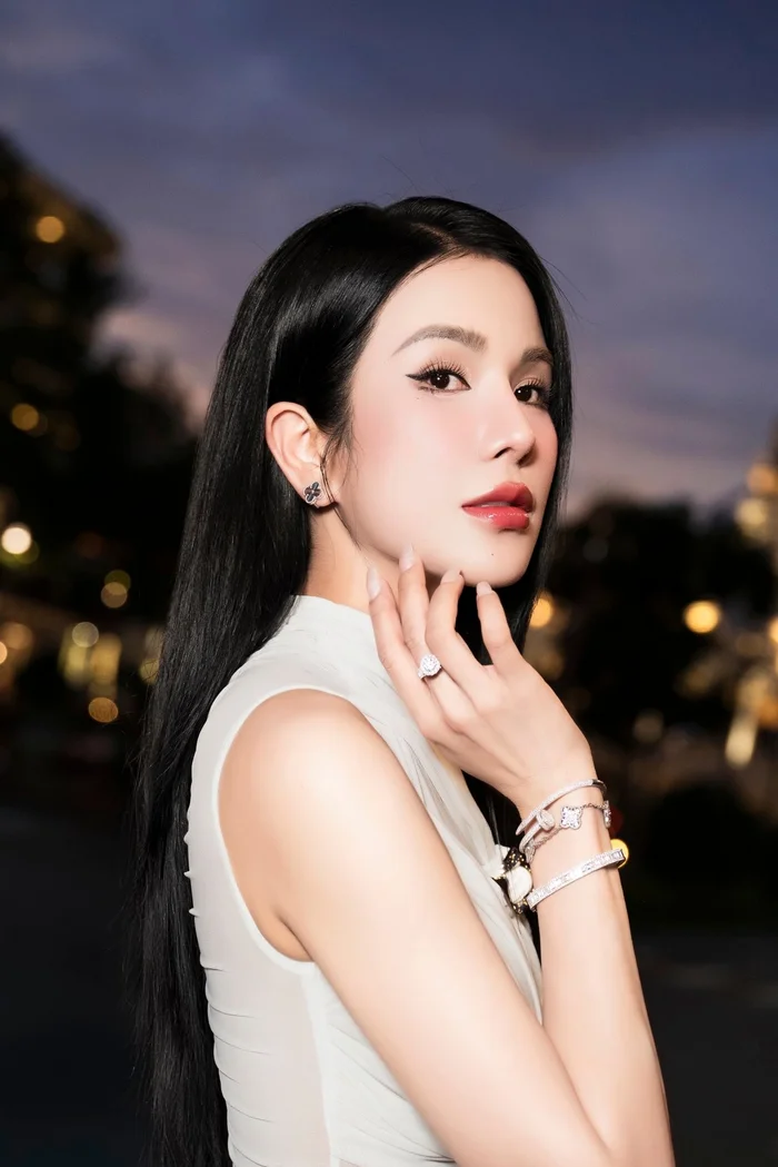 Diệp Lâm Anh đối mặt với phản ứng dữ dội về quan điểm tình yêu và cuộc sống cá nhân Video mới nhất của Diệp Lâm Anh vô tình phải nhận về nhiều sự chỉ trích từ một bộ phận khán giả. Ảnh: FBNV