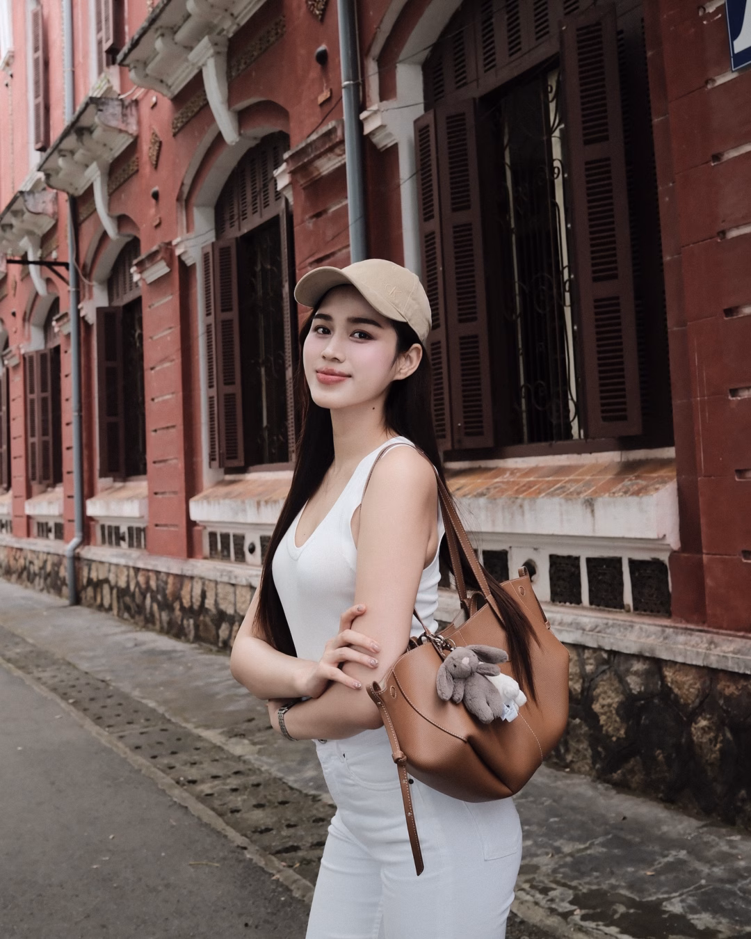 Thường xuyên làm những việc này, Hoa hậu Đỗ Hà được netizen nhận xét: Chuẩn các dấu hiệu nhận diện dâu hào môn - Ảnh 3.
