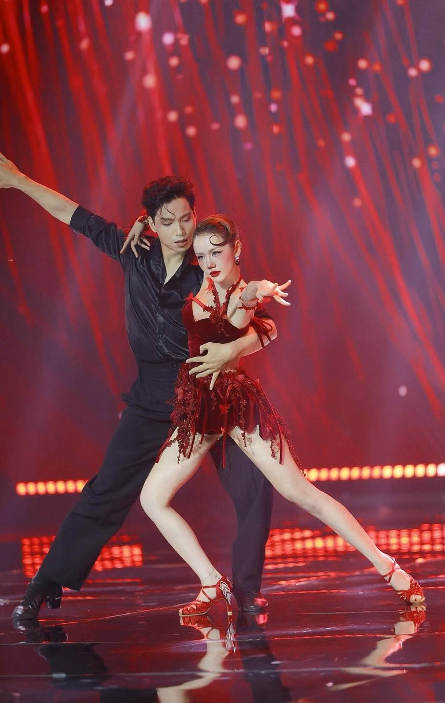 Em Xinh Say Hi: Cuộc đọ sức bùng nổ trong đêm chung kết Live Stage 3 Em xinh ảnh 3
