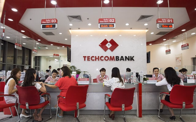 Hai gã khổng lồ ngân hàng tăng mạnh lợi nhuận trong 6 tháng đầu năm Techcombank: Lợi nhuận trước thuế 6 tháng đầu năm đạt 15.135 tỷ đồng