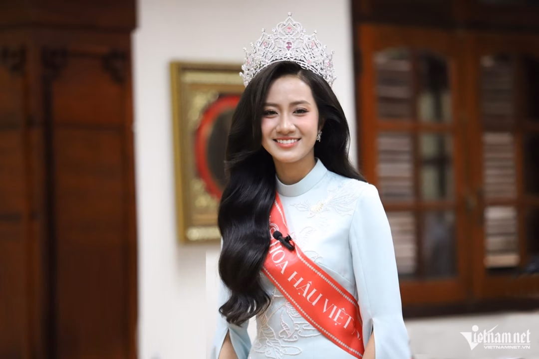 Hai hoa hậu gặp gỡ UBND tỉnh Đắk Lắk, mong muốn chung tay phát triển quê hương Hoa hậu Hà Trúc Linh chia sẻ mong muốn lan tỏa văn hóa Đắk Lắk.