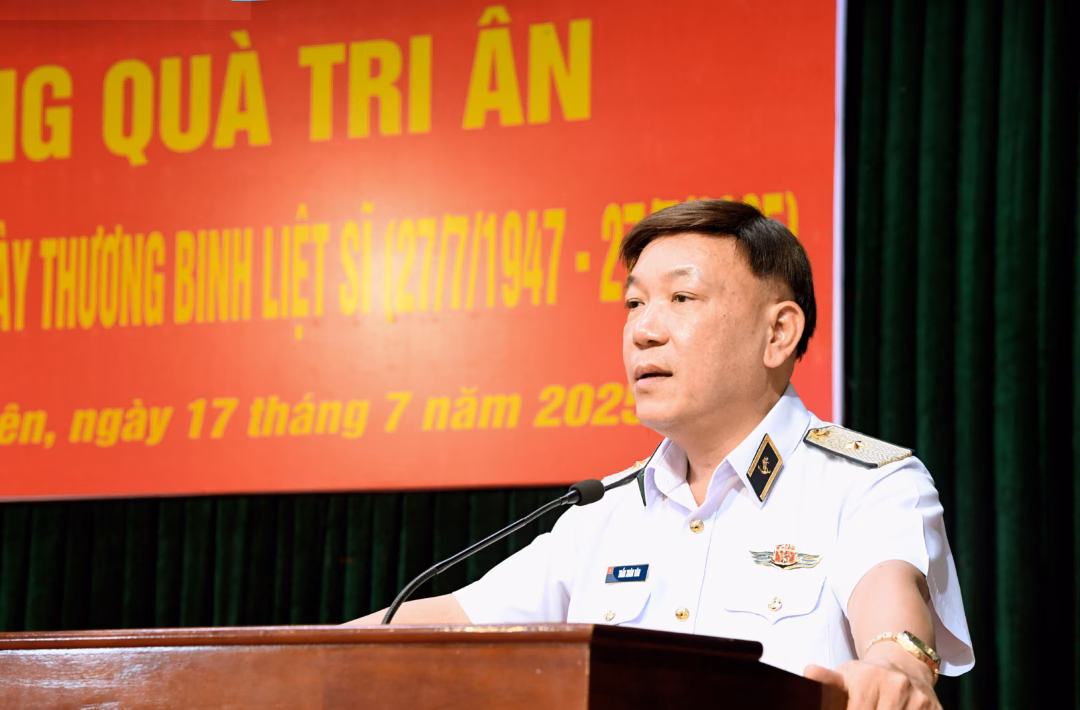 Hải quân tặng quà gia đình chính sách tại Hải Phòng dịp kỷ niệm 78 năm Ngày thương binh, liệt sĩ Quang cảnh buổi gặp mặt